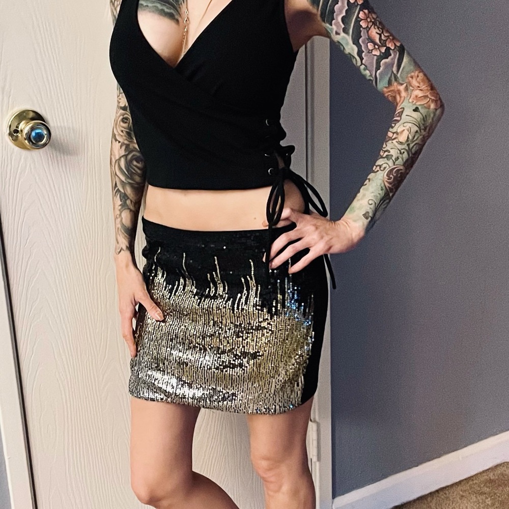 Divided sequin mini skirt